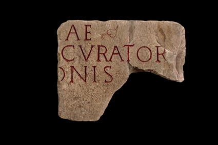 Bloc avec inscription curator